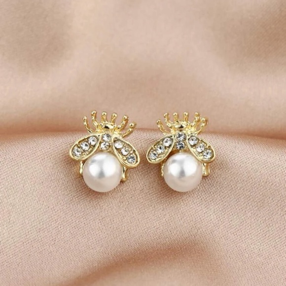 🐝 Stunning Faux Pearl Metallic Rhinestone Bumblebee Bee Stud Earrings 🐝 - Picture 1 of 4